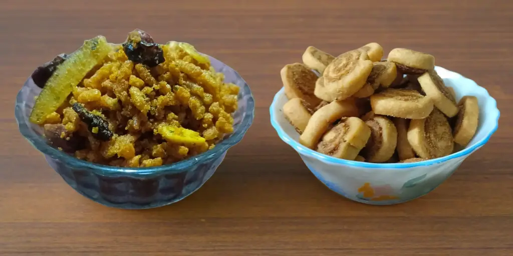 AJ Quality Bazaar's Mahalaxmi Chivda & Bhakarwadi (500 gm each)