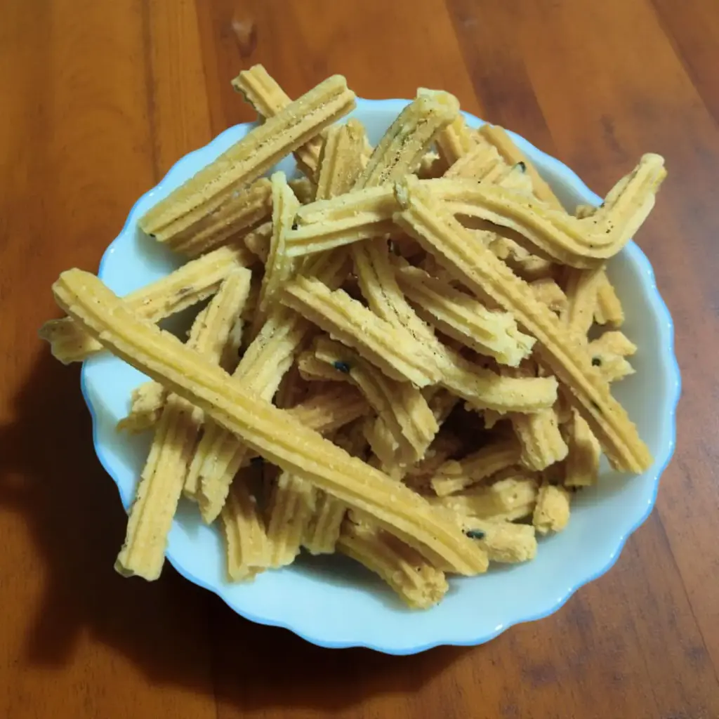 Savory Indian Murukku Chakali By AJ Quality Bazaar’s Tasty & Delicious (500 gm) With Free Kids Kabir Singh Glasses 
