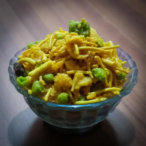 AJ Quality Bazaar's Cornflakes Navratna Chivda (500 gm)
